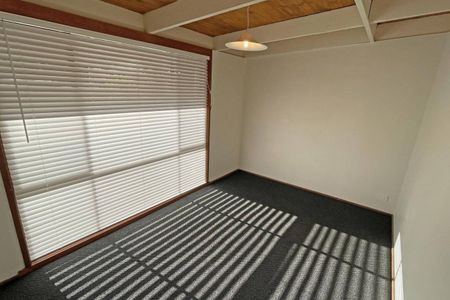 Coastal Comfort: Serene 3-Bedroom Retreat with Pool in Surf Beach! - Photo 4