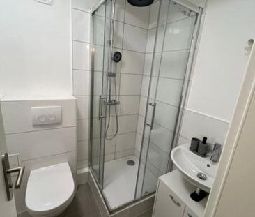 möbliertes WG- Zimmer für Studentinnen und Azubis - Photo 3