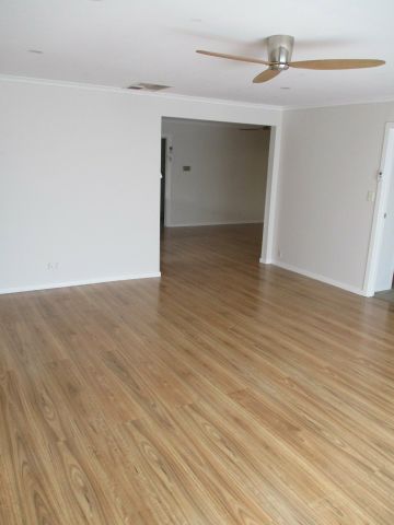 Available immediately - Photo 2