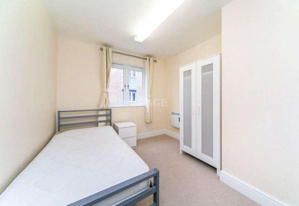 Bed Flat, Luscinia View, RG1 - Photo 1