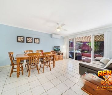 Spacious Family Home with Pool in a Convenient Location - Photo 4