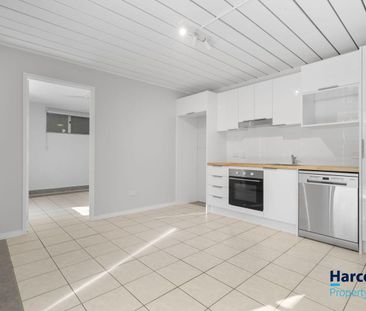 Self-contained Unit in Prime Bay Location - Photo 2