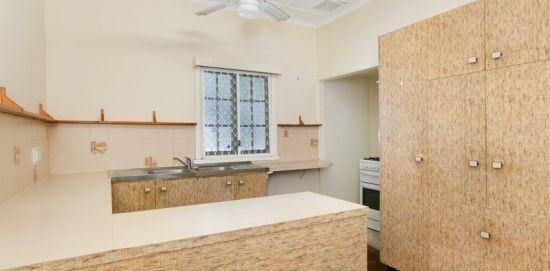 Ideal Location - Prime Position - High Set Queenslander - Photo 2