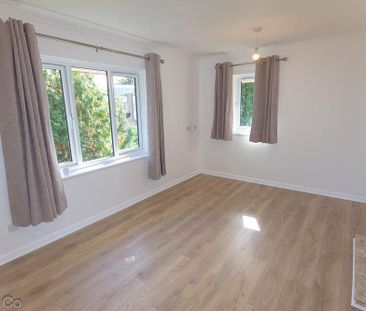 1 bedroom retirement property to rent - Photo 2