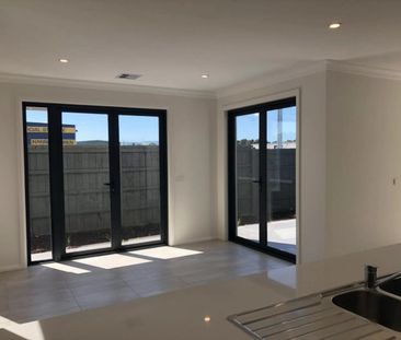 Spacouis 4 Bed 3 Bath Luxury Contemporary Living Close to Train Sta... - Photo 4