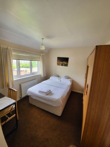 2 Bed Semi-Detached House, Town Street, LS10 - Photo 3