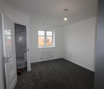 4 bedroom detached house to rent - Photo 2