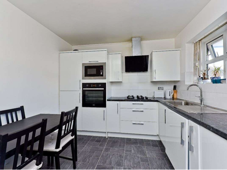 Beccles Street - Photo 2