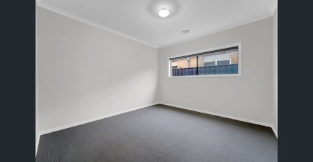 Modern Family Living in the Heart of Upper Point Cook!! - Photo 4