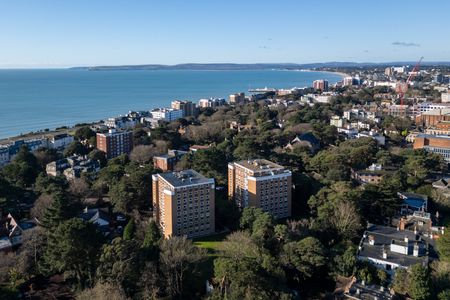 3 bed apartment to rent in Manor Road, Bournemouth, BH1 - Photo 3