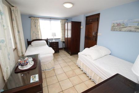 2 bedroom semi-detached bungalow to rent - Photo 4