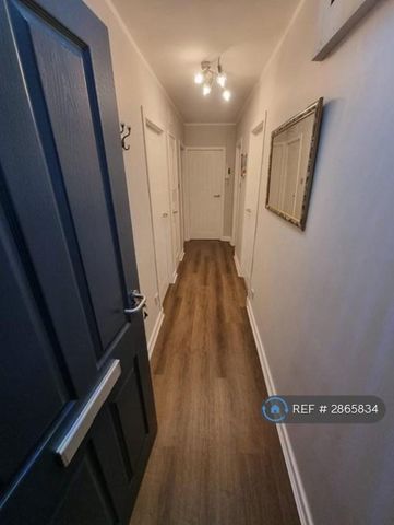 1 bedroom in a flat share to rent - Photo 5
