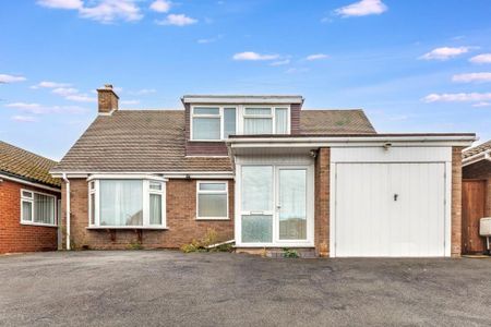 3 bedroom detached bungalow to rent - Photo 4