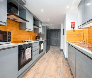 1 bedroom in a house share to rent - Photo 2