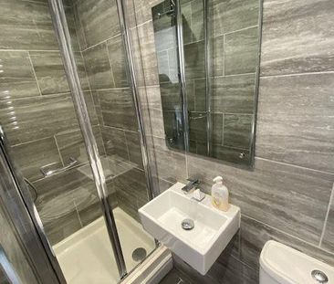 4 bedroom semi-detached house to rent - Photo 3