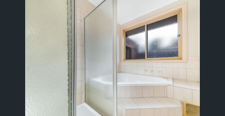 Cozy Living in Glen Waverley - Photo 5