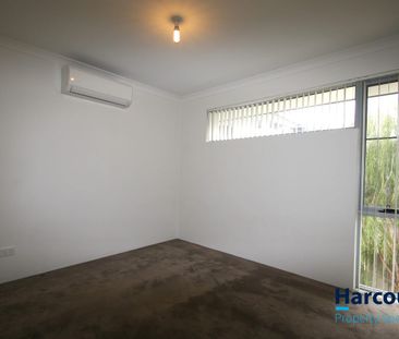 Modern 3x2 Townhouse in Quiet Belmont Complex - Photo 3