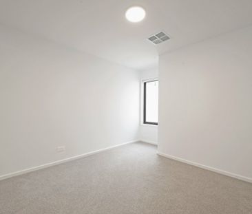 Townhouse in Coombs! - Photo 4