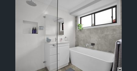 Beautiful 3 Bedroom Home - Photo 4