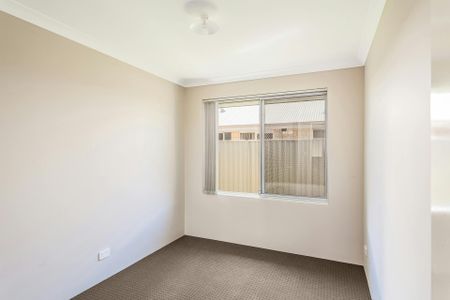 BEST KEPT SECRET IN SECRET HARBOUR ! - Photo 2