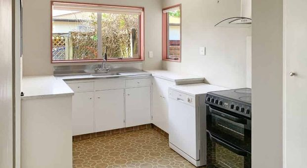 Quiet, Convenient & Perfect for Small Families - Photo 1