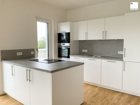 Großzügig geplante Wohnräume, moderne offene Wohnküche, große Sonnenterrasse, Tiefgarage! - Photo 2