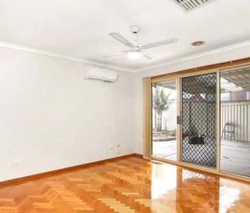 SPACIOUS FAMILY HOME - Photo 4