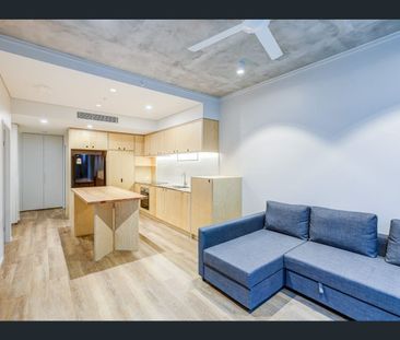 Chic and Stylish One Bedroom Property in Vibrant West Village! - Photo 2