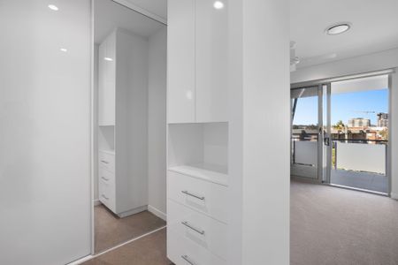 Modern 2-Bedroom Apartment in Brand New Building - 5 Units Available - Photo 4