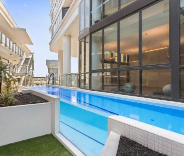 Modern One Bedroom With Spectacular Views - Photo 1