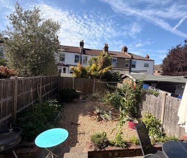 Room in a Shared House, Albert Road, SE25 - Photo 4