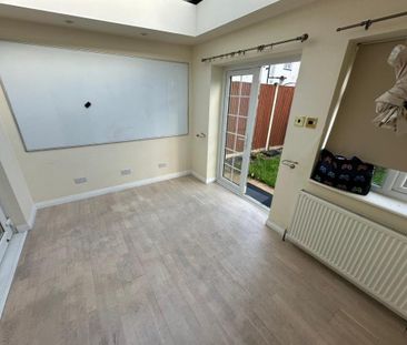 3 bedroom semi-detached house to rent - Photo 6