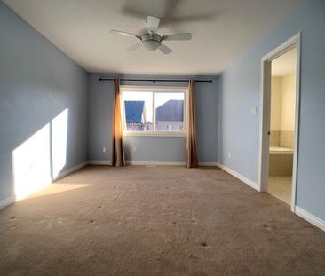 For Lease - 137 Four Seasons Crescent, Newmarket, Ontario - Photo 1