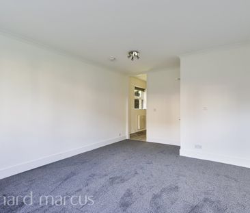 Oxford Road, Redhill - Photo 2