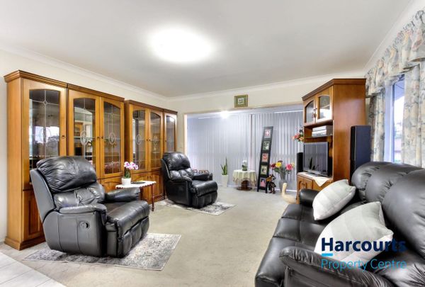 Two Storey Spacious Family Home in Slacks Creek - Photo 1