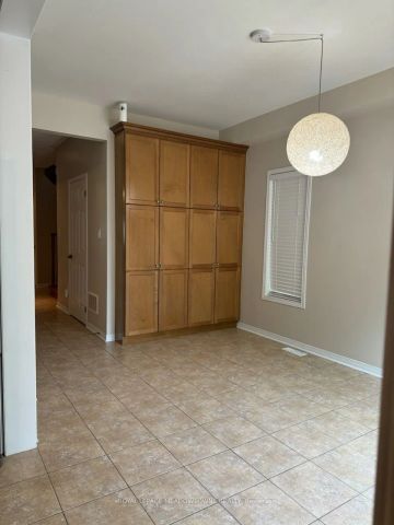 Detached Home For Lease | W9237250 - Photo 5