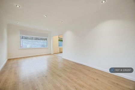 4 bedroom detached house to rent - Photo 2