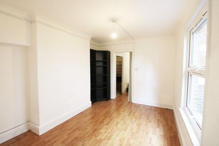 2 bedroom ground floor flat to rent - Photo 2
