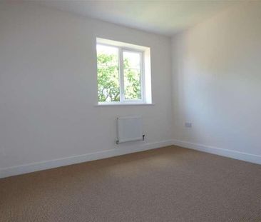 Starling Crescent, Kings Reach, Langley, SL3 - Photo 4