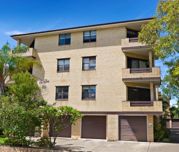 Spacious North-Facing Apartment in a Prime Location - Photo 6