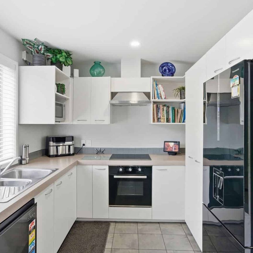 Three Bedroom Townhouse - Photo 1