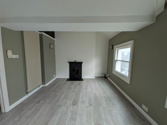 2 Bed Flat, Queens Road, BN1 - Photo 1