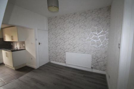 2 bedroom terraced house to rent - Photo 4