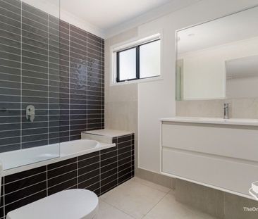 Near New 4 Bedroom Townhouse - Photo 1