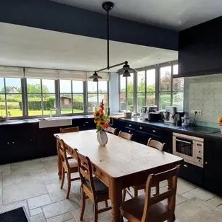 Villa - Photo 1