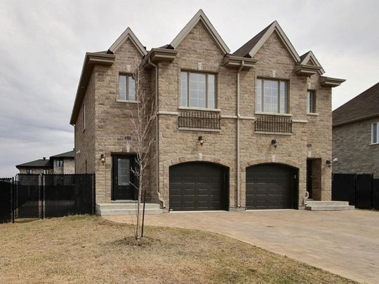 Maison à étages à louer - Brossard (Noms de rues (L)) Maison à étages à louer - Brossard (Noms de rues (L)) - Photo 1
