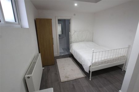 Newly Refurbished One Bedroom Flat- SE13 - Photo 5