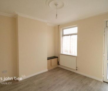2 bedroom end of terrace house to rent - Photo 3