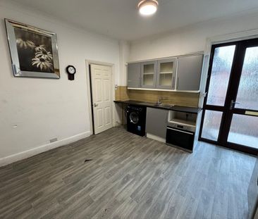 2 Bed Flat, Portswood Road, SO17 - Photo 3