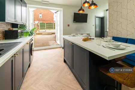 1 bedroom in a house share to rent - Photo 5